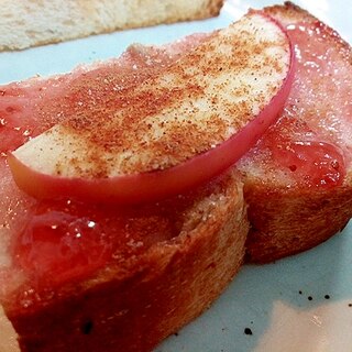 苺ジャムと林檎とシナモンシュガーのミニトースト